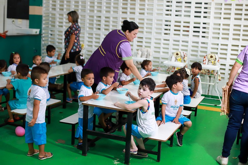 Merendeiras de Manaus disputam prêmio nacional escolar