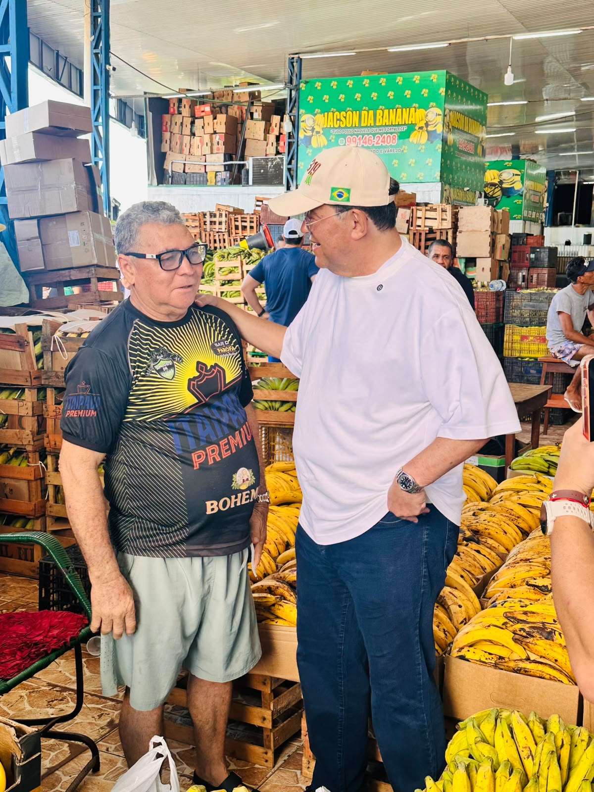 Eduardo Braga visita Manaus Moderna, conversa com trabalhadores e apresenta projeto do novo porto que promete modernizar a logística e o abastecimento do Amazonas.