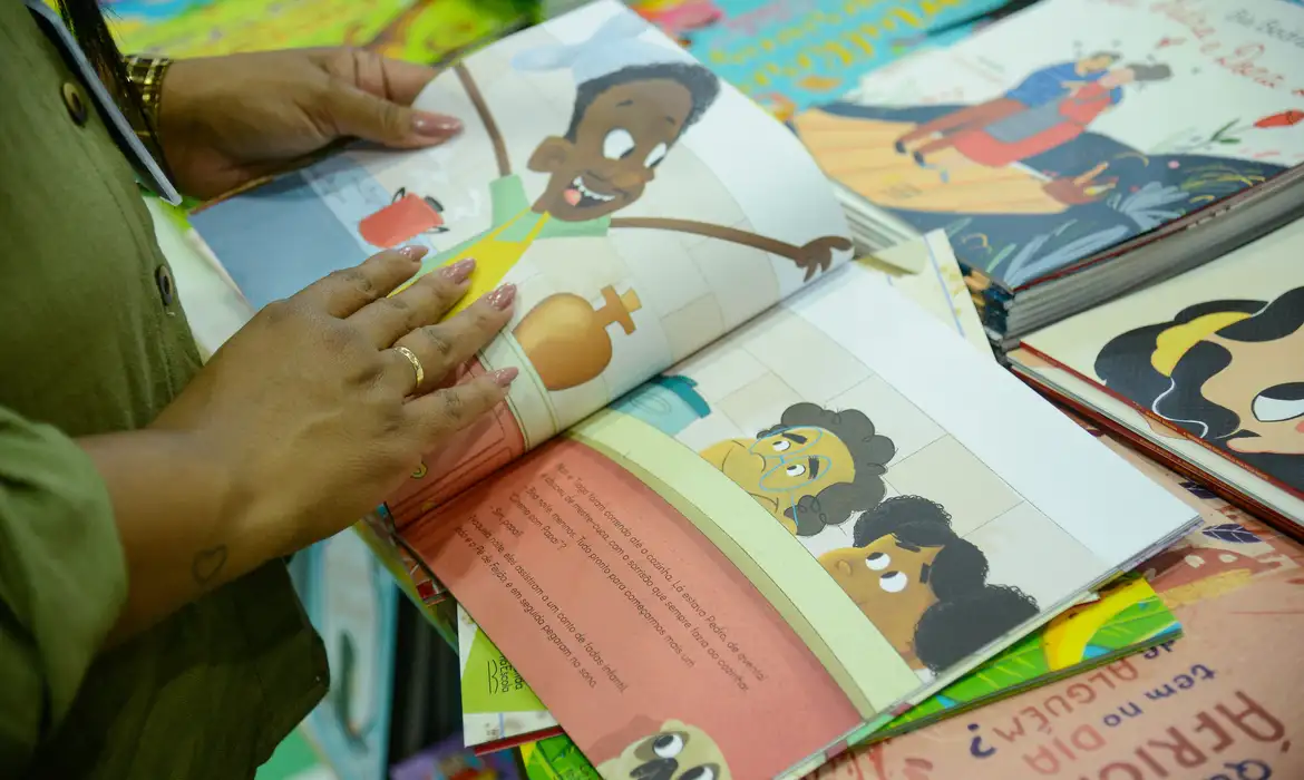 Literatura lúdica impulsiona leitura nas escolas