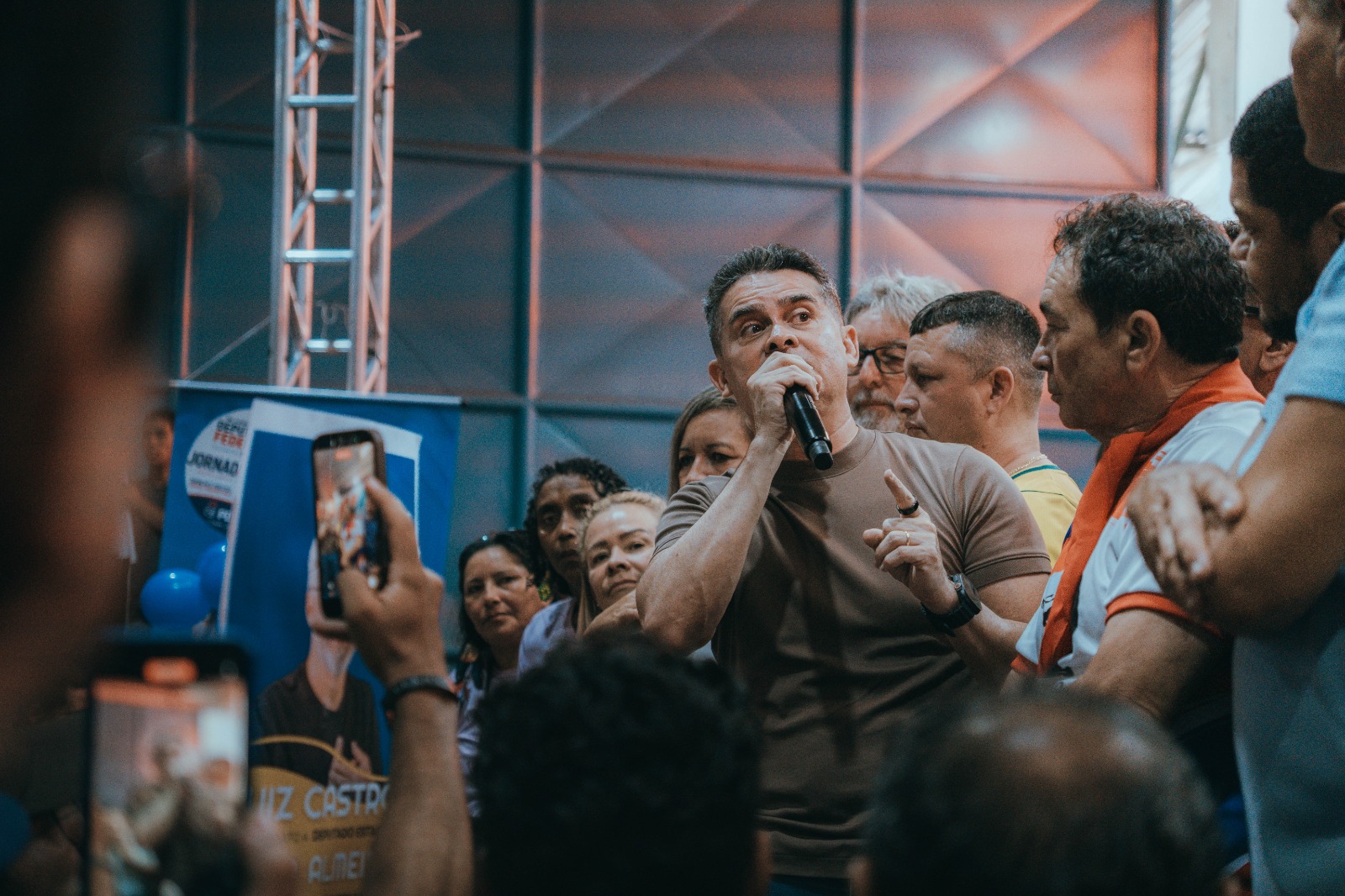 Com nominata ampla, PDT ganha musculatura política