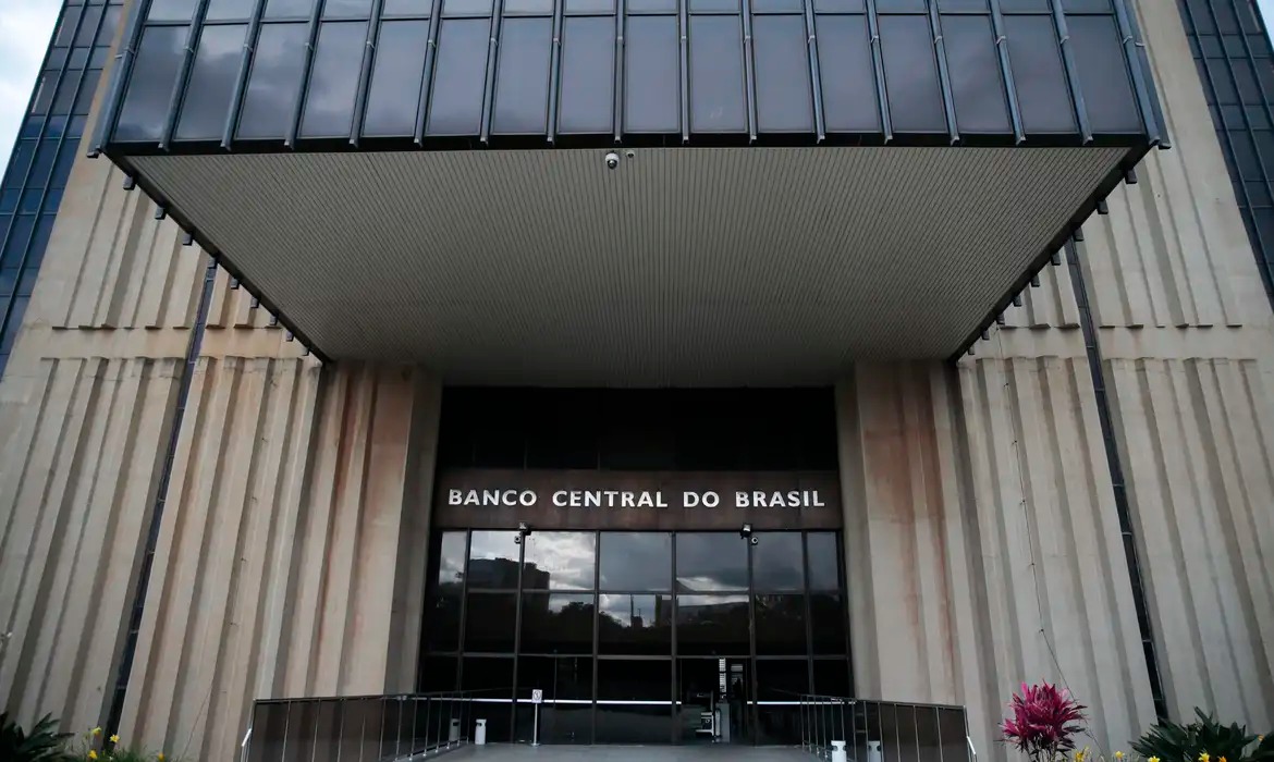 Banco Central vê tendência de melhora nas contas externas