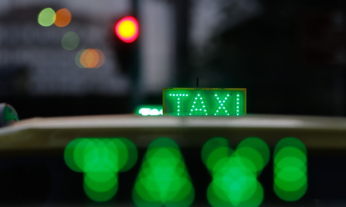 Taxistas podem financiar veículos novos