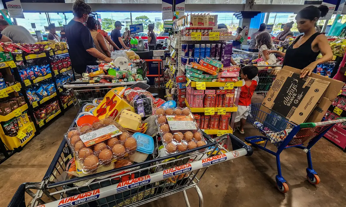Entenda por que a luz ficou mais cara
