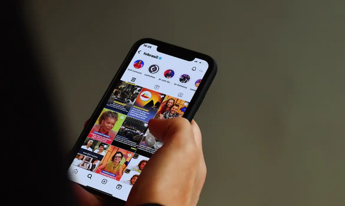 Isolamento político cresce entre jovens nas redes sociais