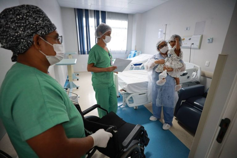 Ouvido biônico muda realidade de pacientes no Amazonas