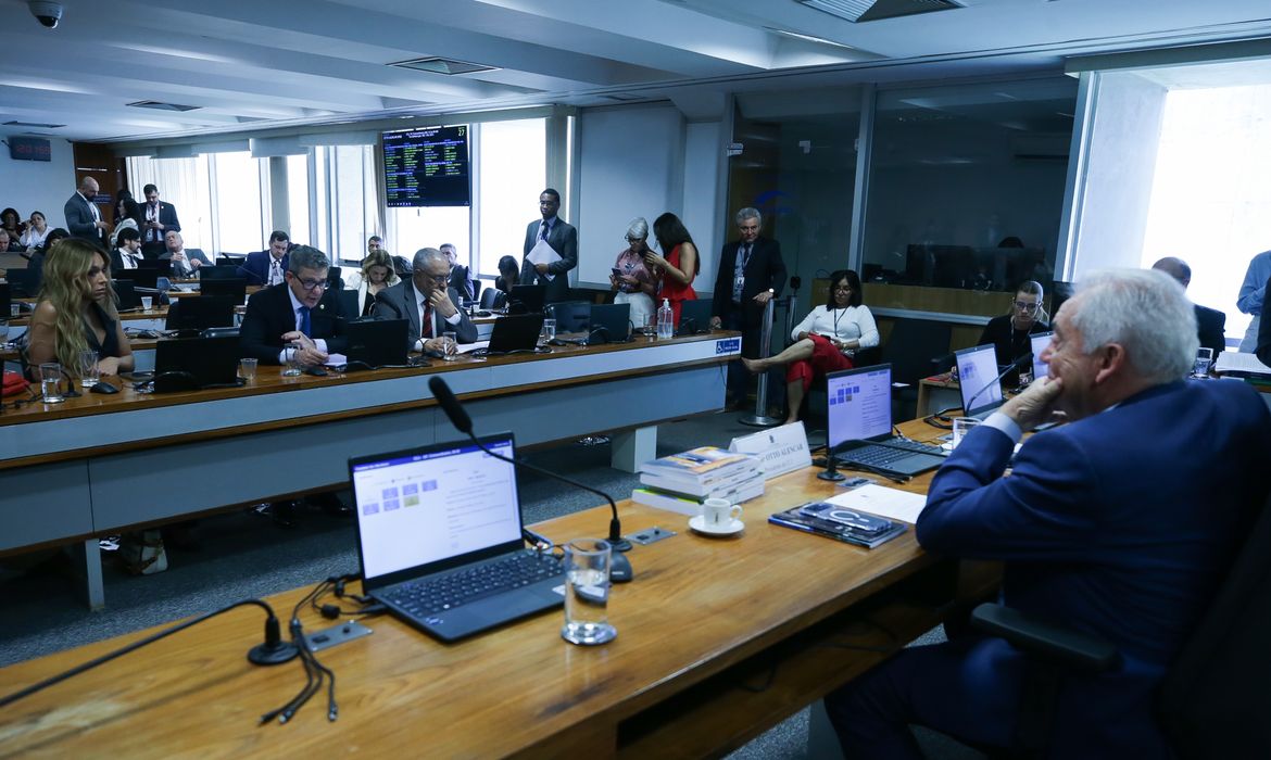 PEC do trabalho pode mudar rotina de brasileiros