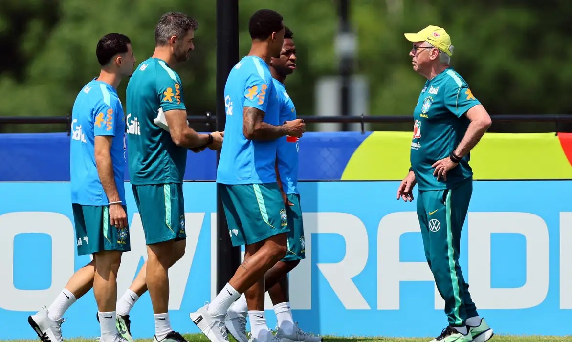 Ancelotti prepara Brasil para oitavas