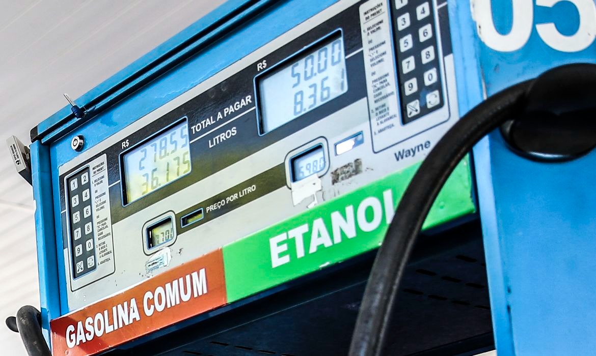 Produção de etanol deve crescer com gasolina E32