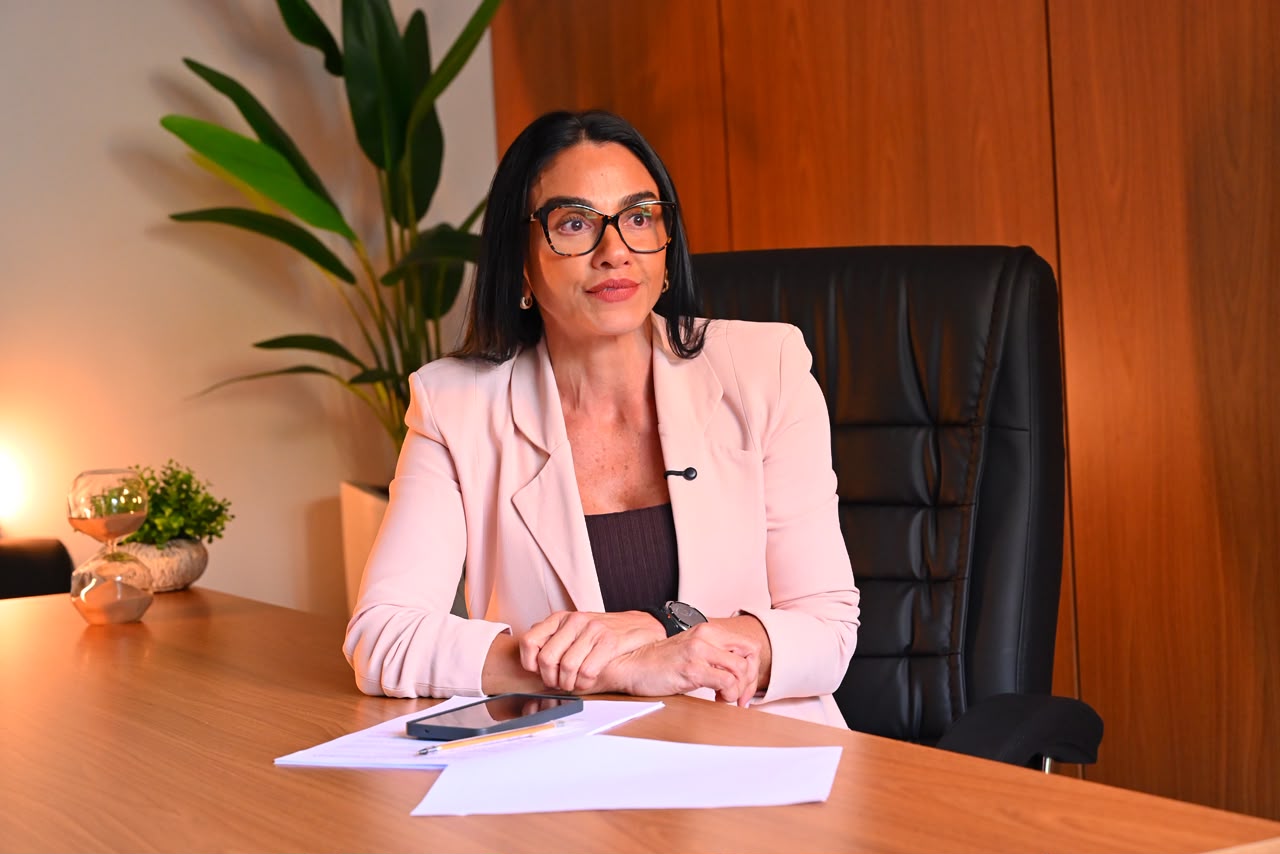 Shádia defende gestão para reduzir fila da saúde
