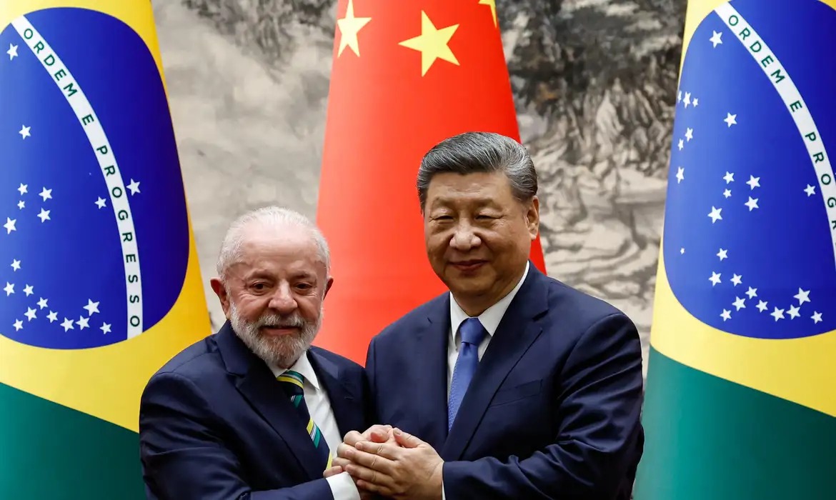 Brasil e China discutem tecnologia e minerais críticos