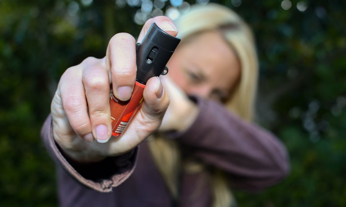 Lei do spray de pimenta feminino terá regras para compra