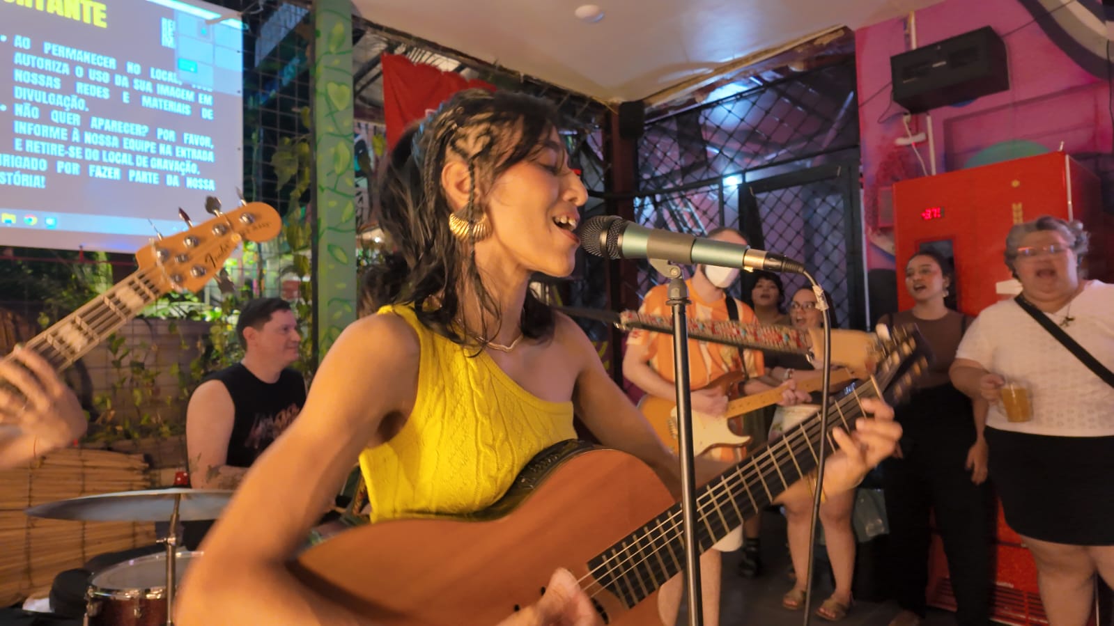 Uma Póvoas ganha destaque nacional e lança álbum solo