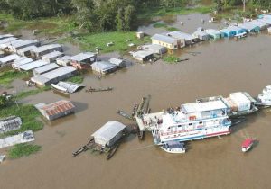 Cheia do Rio Negro provoca emergência em Santa Isabel