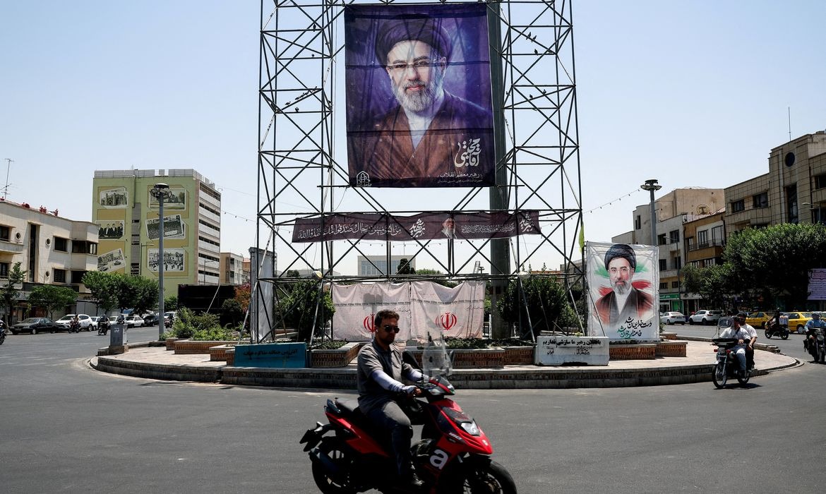 Funeral de Ali Khamenei entra para a história do Irã