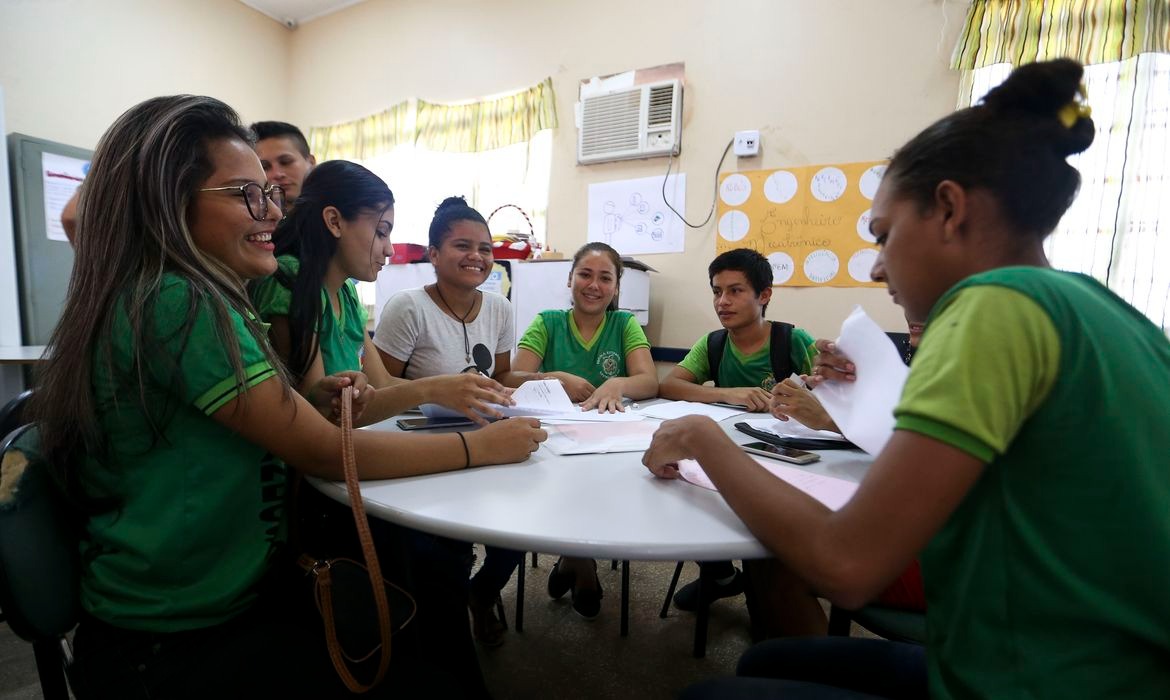Frequência escolar no Pé-de-Meia