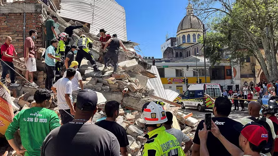 Terremoto de 7,4 deixa 224 mortos na Colômbia