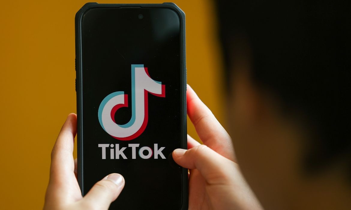 ANPD multa TikTok por falhas com dados de menores