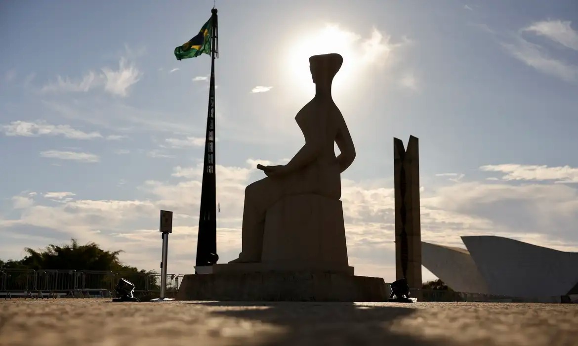 Brasileiros têm dificuldade com informações jurídicas