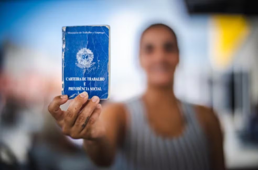 IBGE: desemprego de 5,3% é menor para julho desde 2012