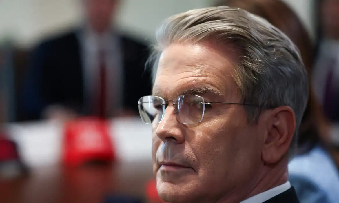 EUA ampliam pressão econômica sobre o Irã