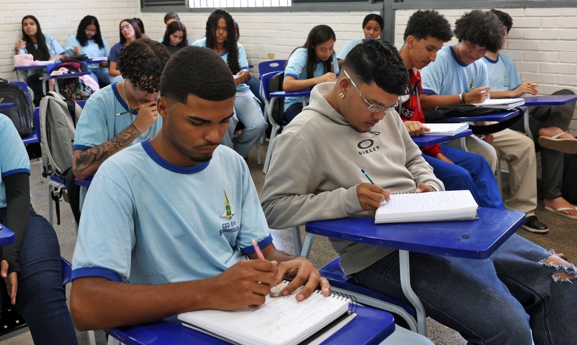 Pé-de-Meia: quem recebe R$ 200 hoje