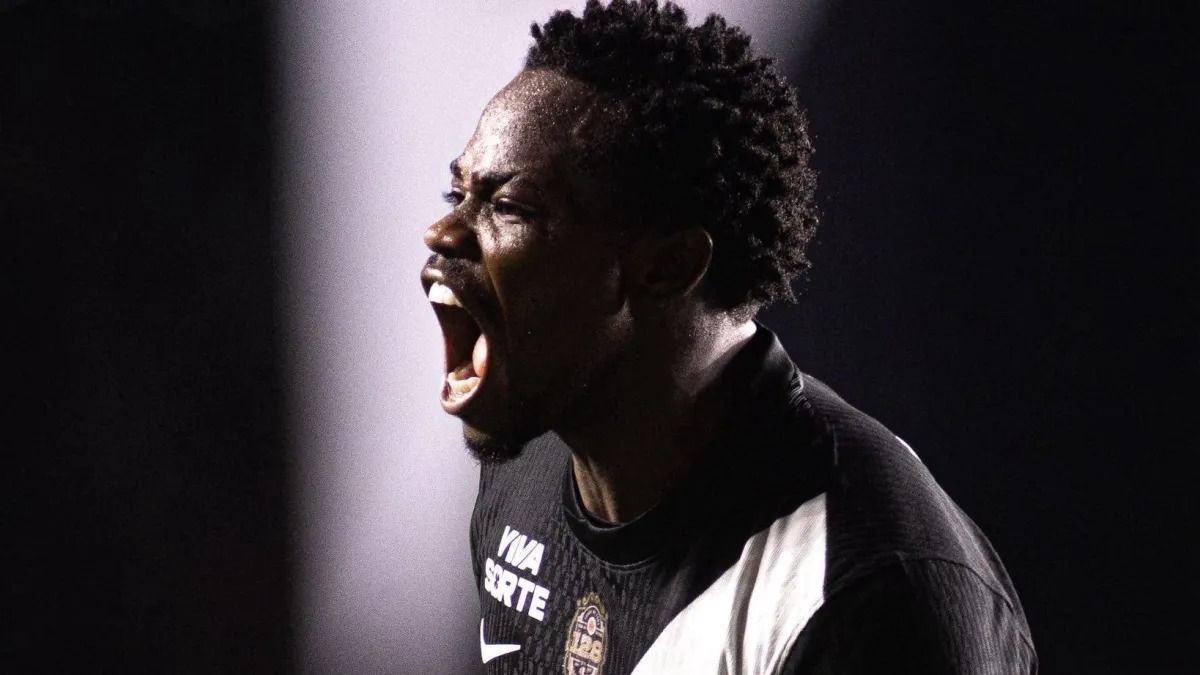 Vasco supera expulsão e vence o Vitória por 1 a 0