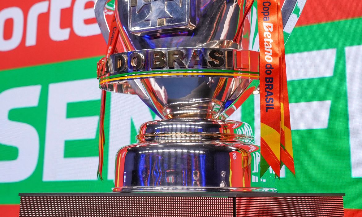 Corinthians e Inter disputam vaga histórica