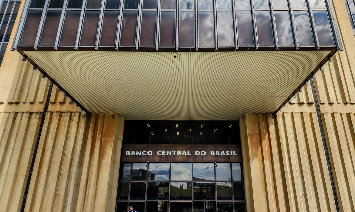 Inflação 2026: previsão cai para 5,02%, mas segue acima da meta