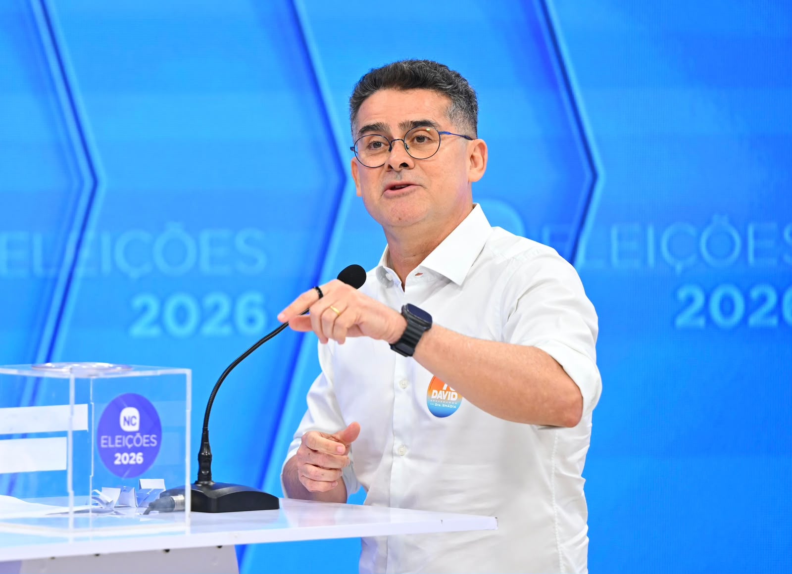 David questiona Maria do Carmo sobre hospitais no Amazonas