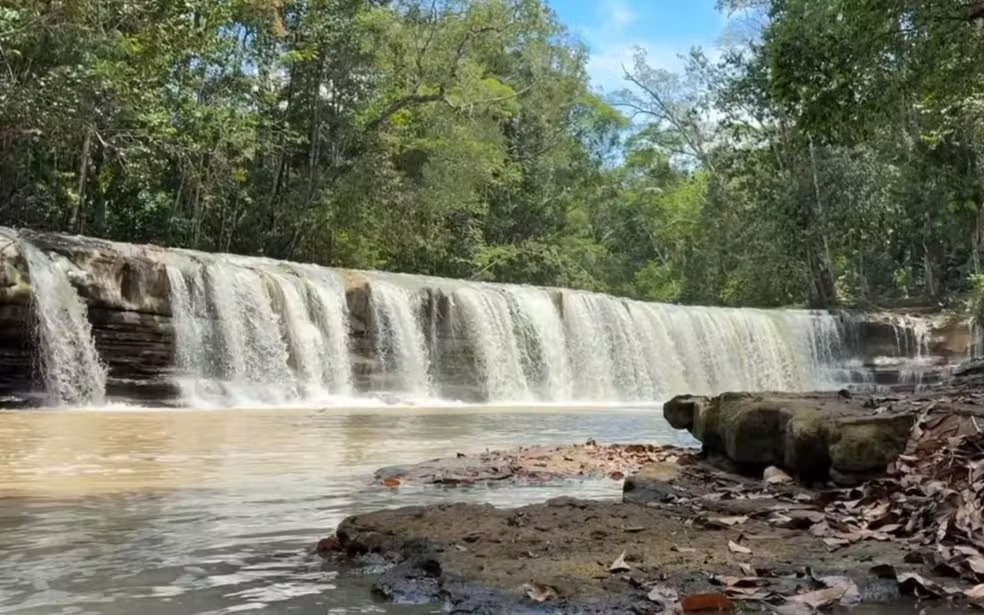 Cachoeira Natal fica com água barrenta e fiscalização apura causa em Presidente Figueiredo