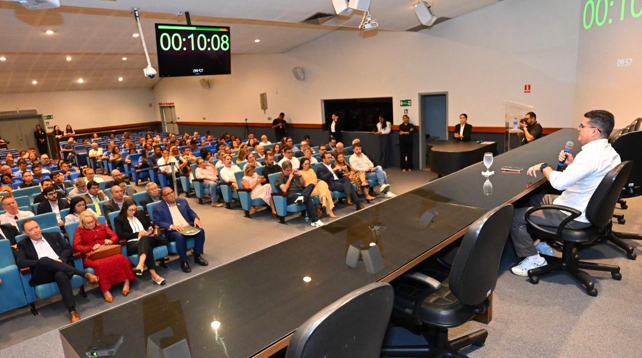David Almeida propõe ampliar empregos e competitividade da Zona Franca de Manaus