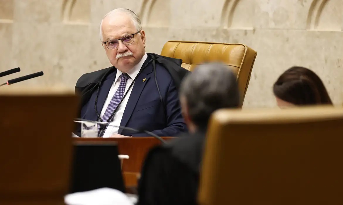 Edson Fachin suspende sessão do STF após agravamento de crise interna