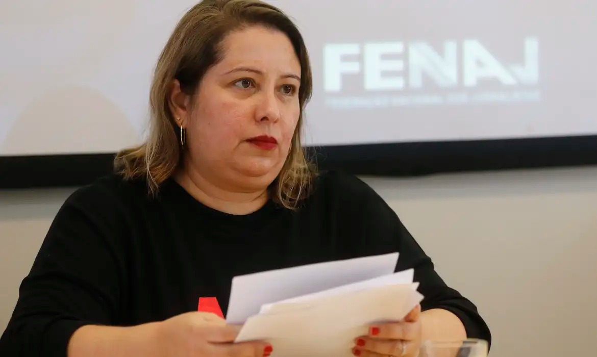 Redes sociais reduzem espaço para propostas nas eleições de 2026, avalia Fenaj