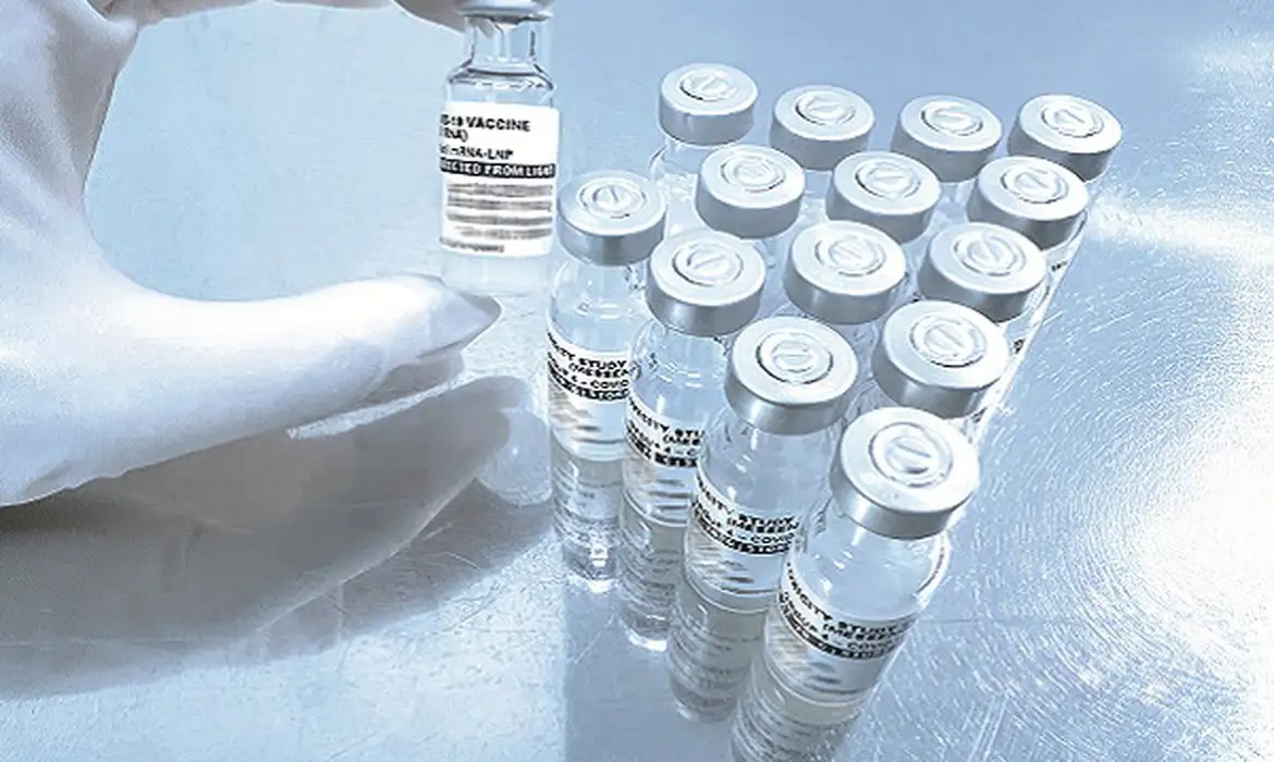 Anvisa autoriza testes de vacina RNAm da Fiocruz
