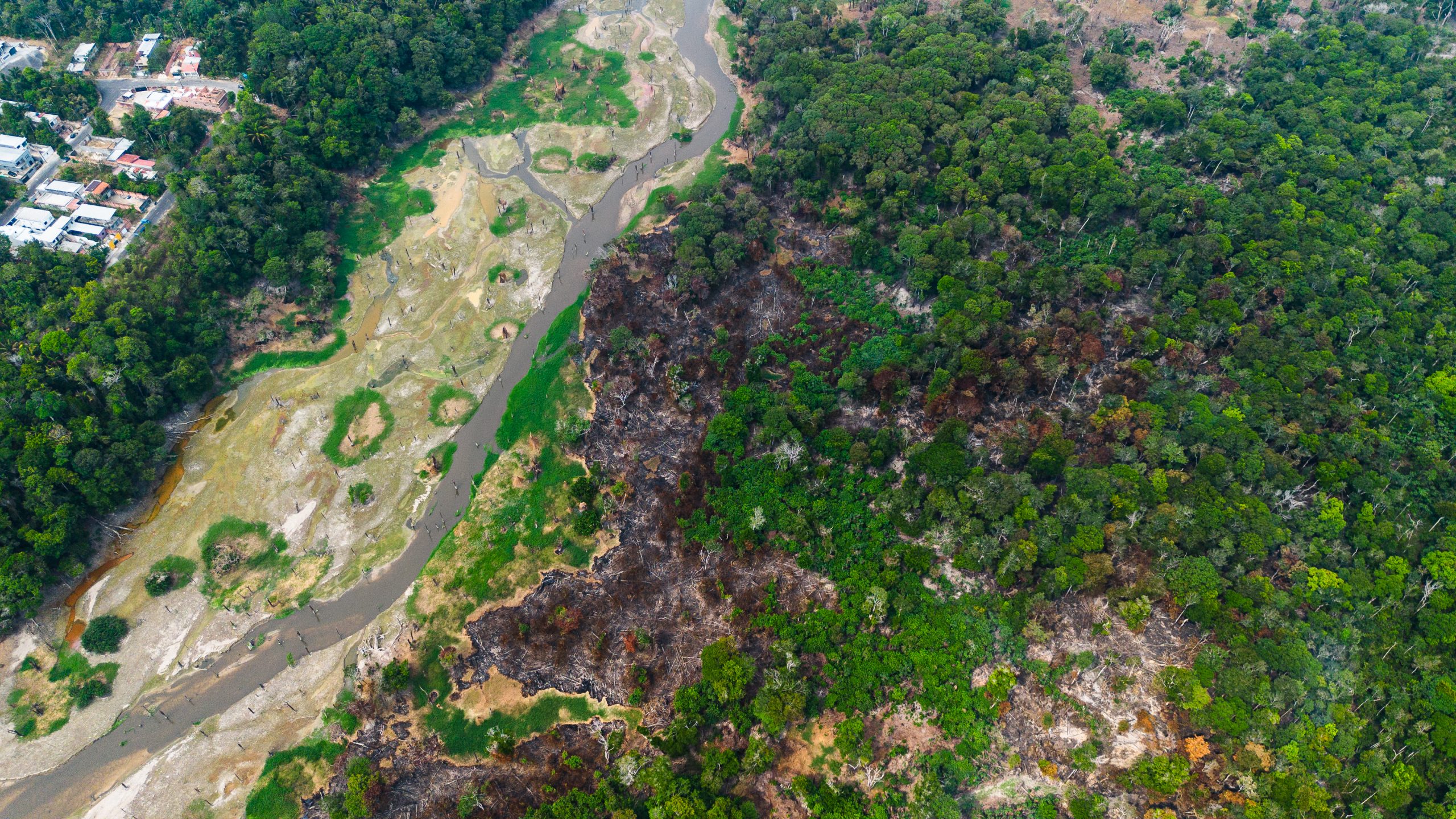 Comunidade cobra equipamentos contra incêndios em Manaus