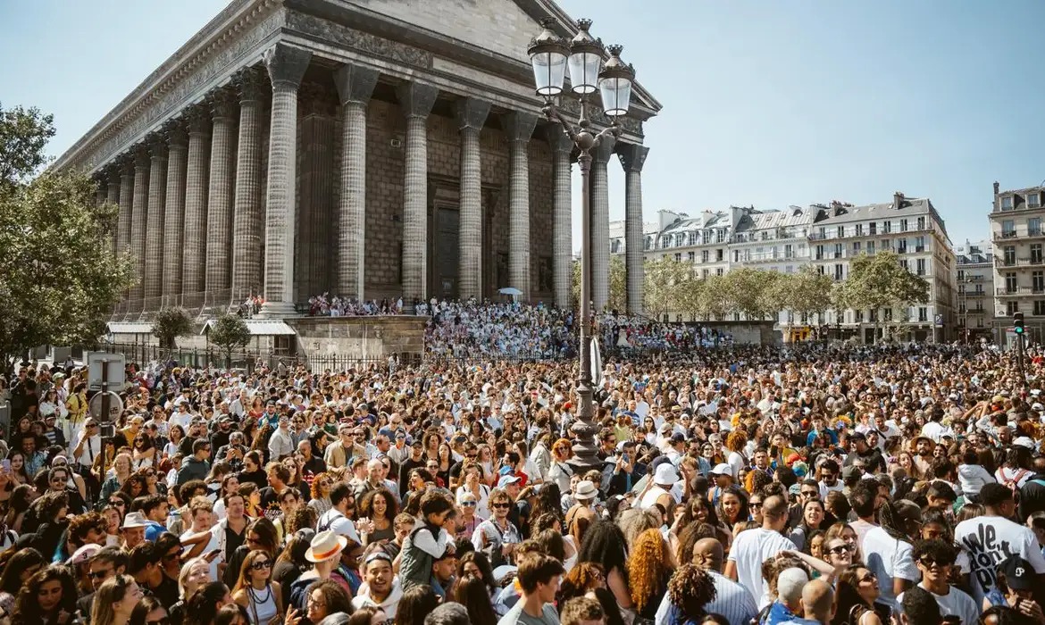 Paris recebe a 25ª Lavagem de Madeleine