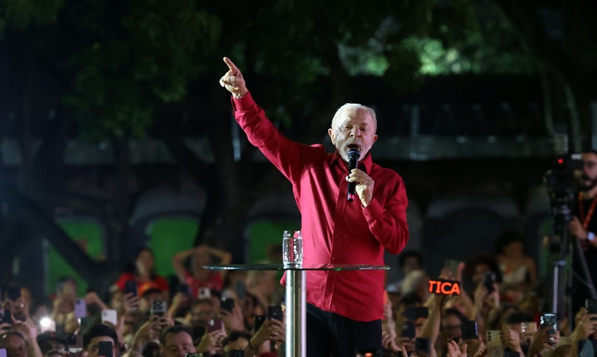Plano de Lula prevê novo ministério e valorização do salário mínimo