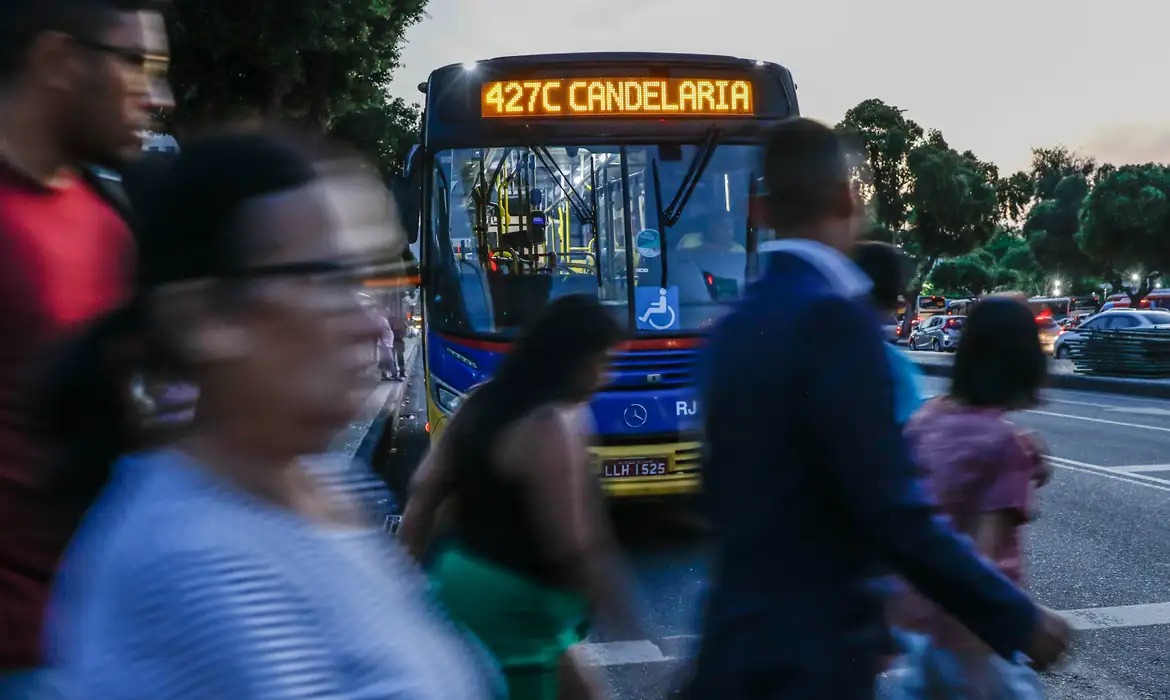Dois em cada três brasileiros estão com excesso de peso