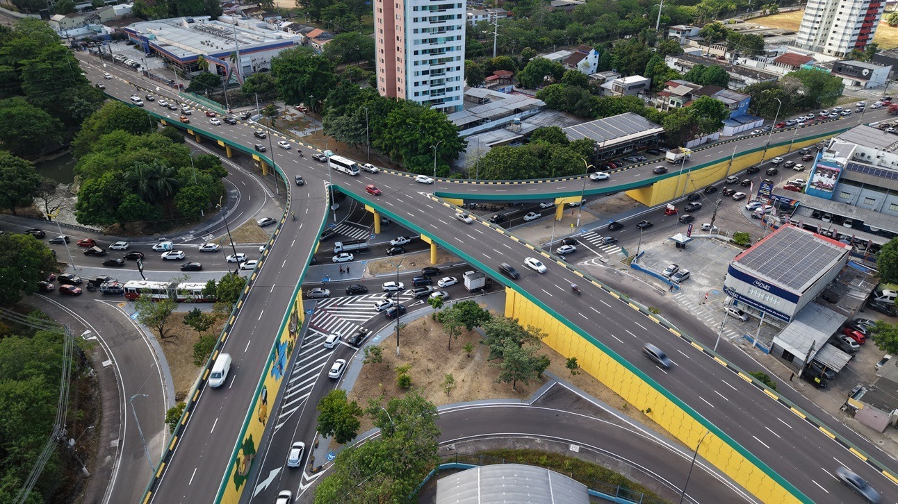 Manaus recupera viadutos com iluminação em LED, sinalização e drenagem