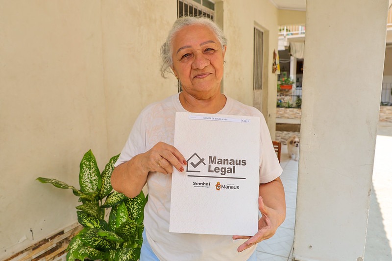 626 famílias recebem documentos de imóveis em Manaus