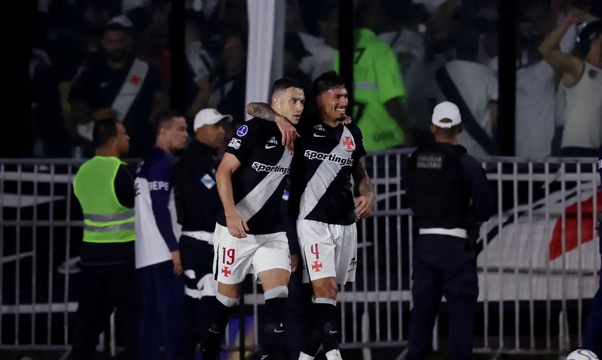 Vasco elimina Santa Fe em São Januário e mantém sonho de final brasileira na Sul-Americana