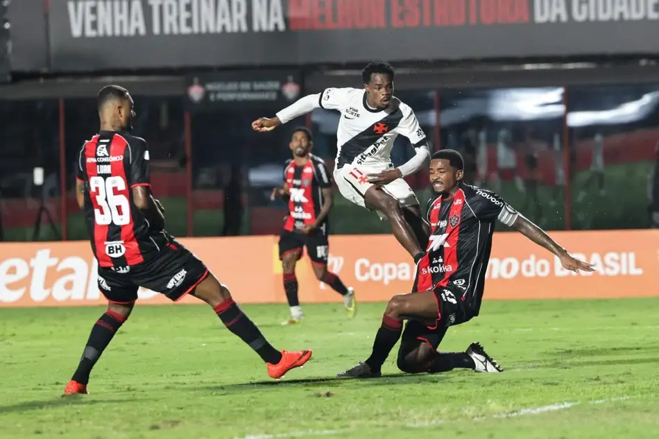 Vasco elimina Vitória e chega à semifinal